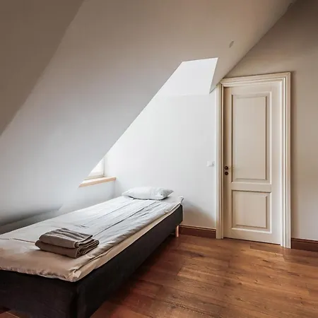 Airhome - Kuninga Tallin