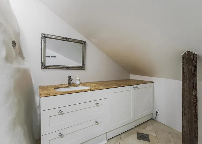 Airhome - Kuninga Ταλίν